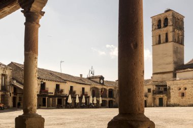 İspanya, Pedraza ortaçağ köyü Ana Meydan'a tipik mimari. Cityscape