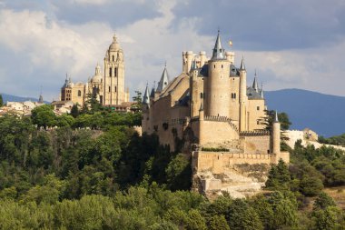 Segovia, anıtsal şehir. Alcazar, Katedral ve kiliseler
