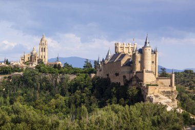 Segovia, anıtsal şehir. Alcazar, Katedral ve kiliseler