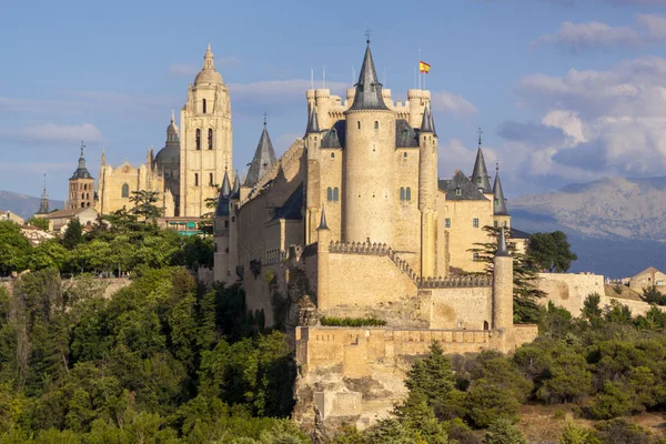 Segovia, anıtsal şehir. Alcazar, Katedral ve kiliseler