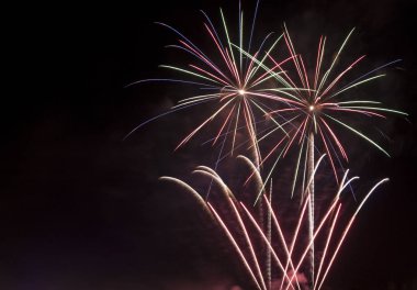 Renkli havai fişek kutlama. # Gökyüzünü ışık havai fişek