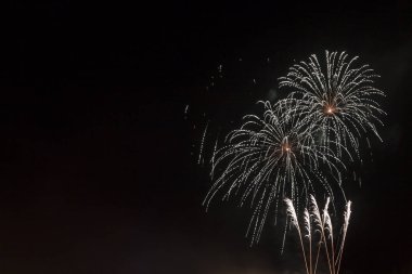 Renkli havai fişek kutlama. # Gökyüzünü ışık havai fişek