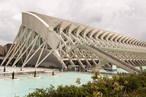 都市の芸術と科学です Umbracle 科学博物館 アゴラの宮殿 バレンシア スペイン ヨーロッパ — ストック写真