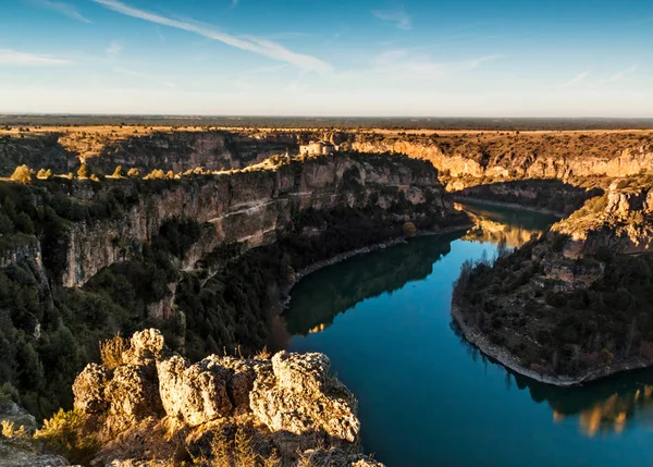 Duraton Nehri 'nin Doğal Park Okları. Manzara ve uçurumlar. San Frutos 'un inzivası, antik tapınak. Segovia, İspanya