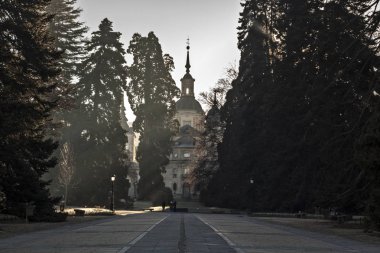San ettiler, Segovia çiftlik Sarayı. İspanya. Bahçeleri ve Sarayı, gündoğumu sis ile