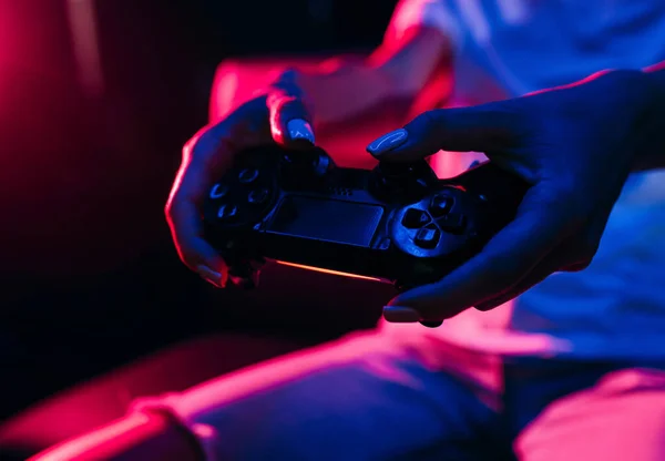 Close Female Hands Holding Gamepad Playing Videogames — Stock Photo, Image