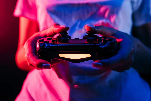 Close Female Hands Holding Gamepad Playing Videogames — Stock Photo, Image