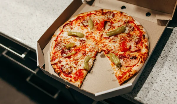 Färsk Pizza Ask Kök — Stockfoto