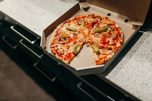 Färsk Pizza Ask Kök — Stockfoto