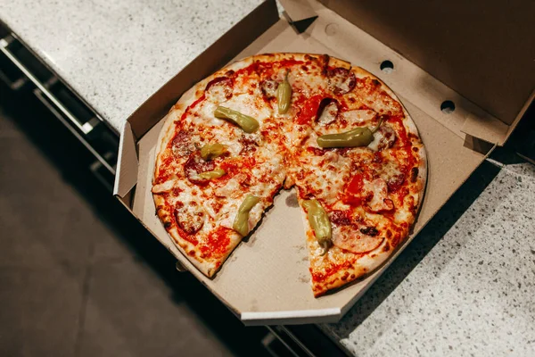 Färsk Pizza Ask Kök — Stockfoto