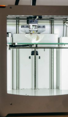 İş sırasında üç boyutlu elektronik plastik yazıcı