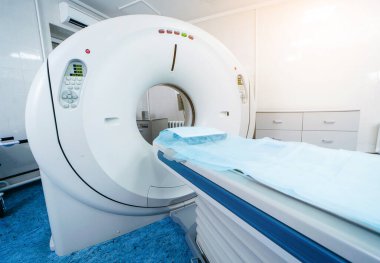 MRI makineli odanın içi.