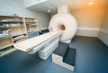 MRI makineli odanın içi.