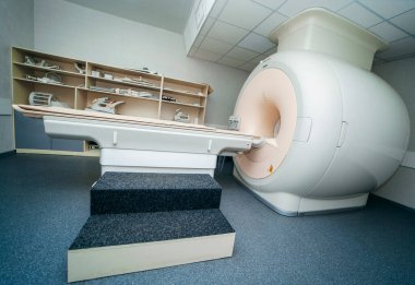 MRI makineli odanın içi.