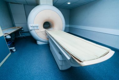 MRI makineli odanın içi.