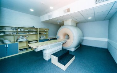 MRI makineli odanın içi.