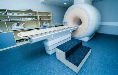 MRI makineli odanın içi.