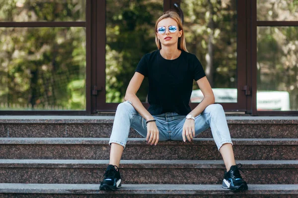 Stylish Blonde Girl Wearing Black Shirt Glasses Posing Street Urban — стоковое фото