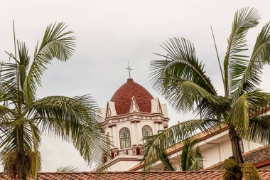 Guatape, Kolombiya. Nisan, 2018. Kilisenin Iglesia de denilen bir görünümünü Nuestra Senora del Carmen Guatape, Kolombiya.