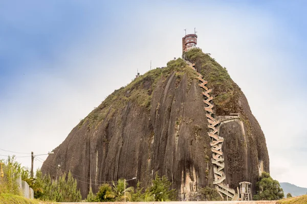 La Piedra kaya Guatape, Kolombiya'da bir görünüm