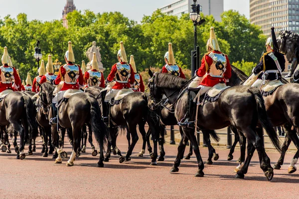 El cumpleaños de Queens Trooping el Color —  Fotos de Stock