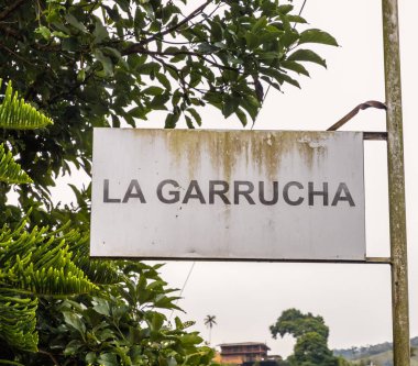 Jardin, Kolombiya. Nisan 2018. Bir işareti olarak, bilinen ahşap teleferik için görünümünü Jardin pitoresk kasaba Kolombiya'daki La Garrucha.