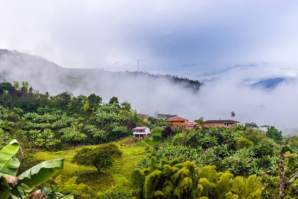 Yang berwarna-warni indah kota Jardin di Kolombia — Stok Foto