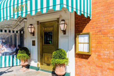 Harry morgans Knightsbridge içinde