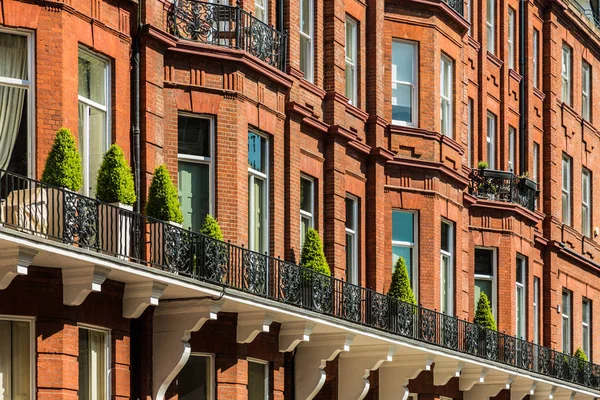 Knightsbridge Lonodnn varlıklı ve pahalı evleri — Stok fotoğraf