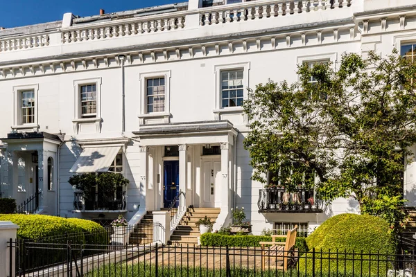 Affluent and expensive homes in London — Stock Photo, Image