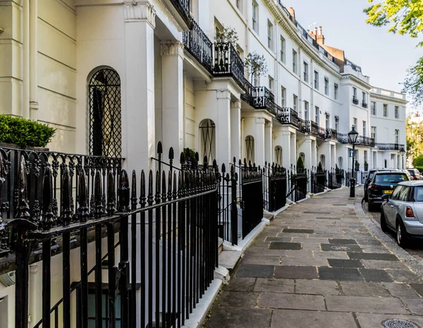 Affluent and expensive homes in London — Stock Photo, Image