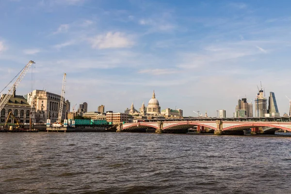 Güney Bankası Londra riverside