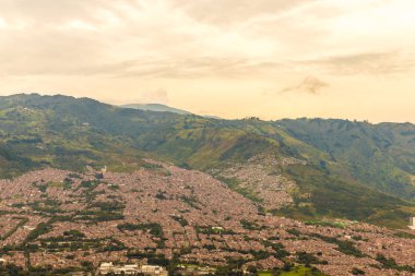 Medellin Kolombiya üzerinden yüksek up görünümünden.