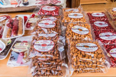 Geleneksel köy Omodos Kıbrıs'ta tipik bir görünümde