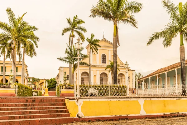 Une vue typique de la place Major à Trinidad à Cuba . — Photo