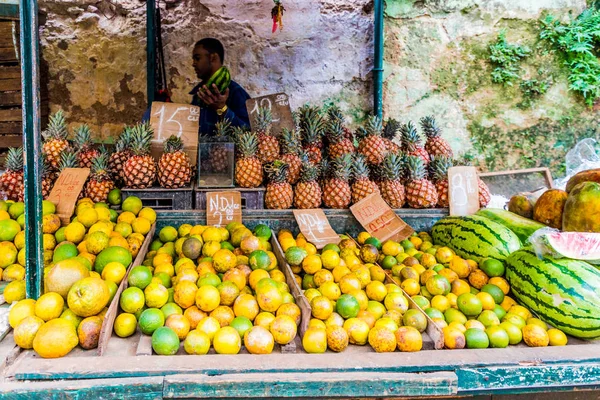 Um mercado de rua local em havana em Cuba — Fotografia de Stock