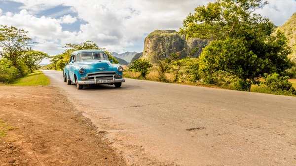 Una vista típica en el Valle de Vinales en Cuba . — Foto de Stock