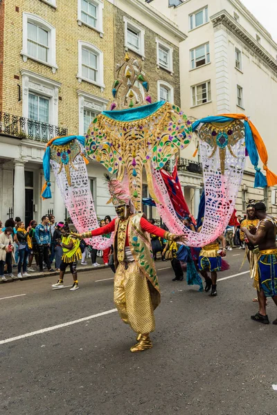 Színes résztvevők a Notting Hill karnevál idején — Stock Fotó