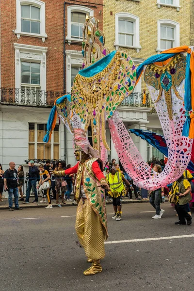 Színes résztvevők a Notting Hill karnevál idején — Stock Fotó