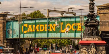 Camden Market Londra'daki tipik bir görünüm