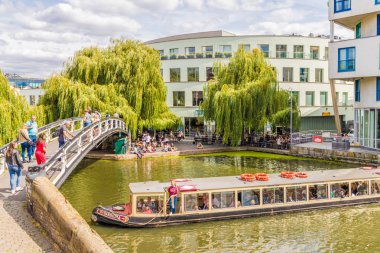 Camden Market Londra'daki tipik bir görünüm