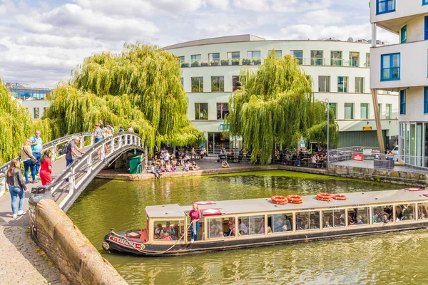 Camden Market Londra'daki tipik bir görünüm