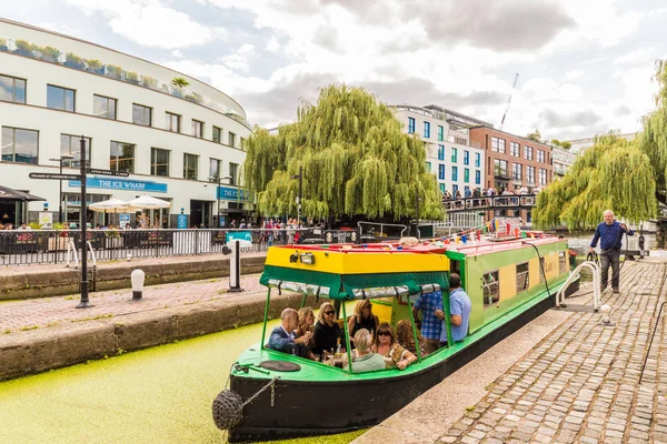 Camden Market Londra'daki tipik bir görünüm