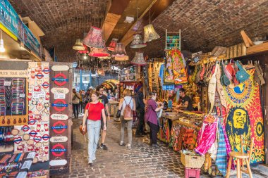 Camden Market Londra'daki tipik bir görünüm