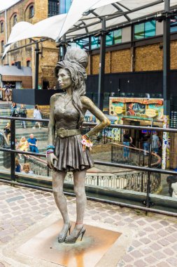 Camden Market Londra'daki tipik bir görünüm