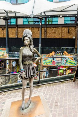 Camden Market Londra'daki tipik bir görünüm