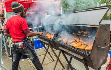 Londra'daki Notting Hill Karnavalında bir görünüm