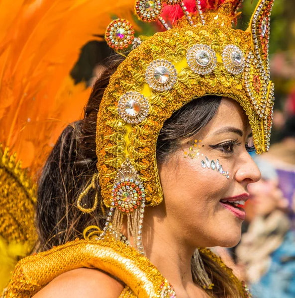 Londra'daki Notting Hill Karnavalında bir görünüm