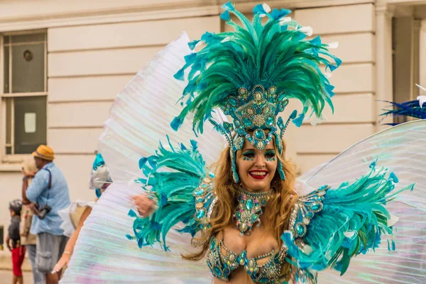 Londra'daki Notting Hill Karnavalında bir görünüm