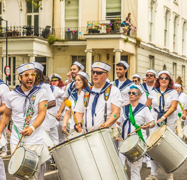 Londra'daki Notting Hill Karnavalında bir görünüm